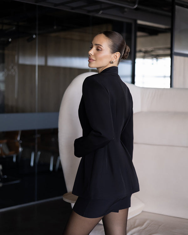 Ismera Suit