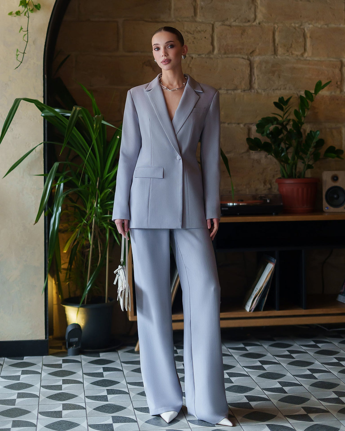 Empire Suit, Gri, fotoğraf 1