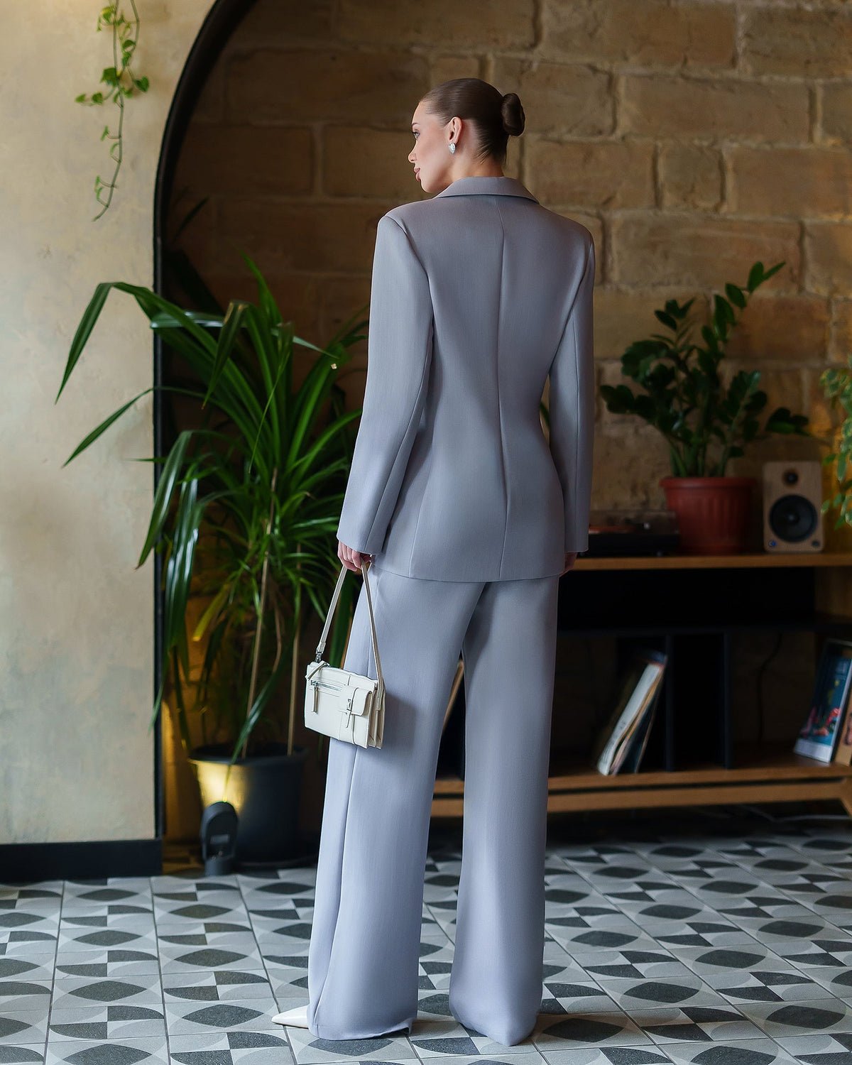 Empire Suit, Gri, fotoğraf 2